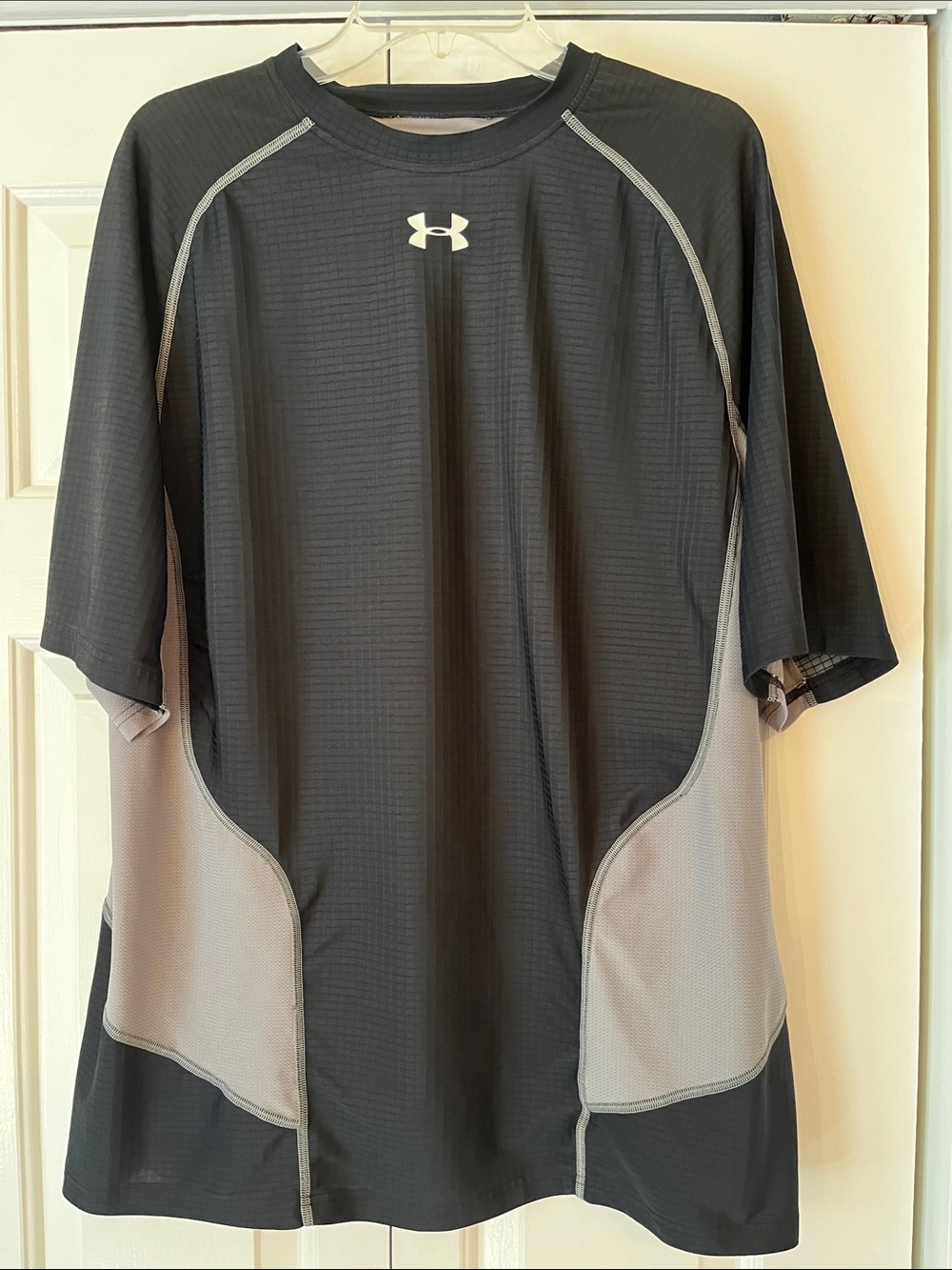 Men's Under Armour tee shirt